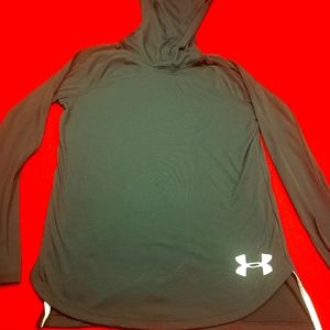 Under Armour Boys size Large Black hoodie.